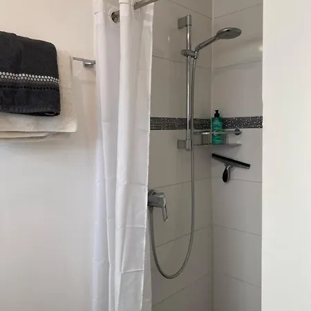 Haeuschen Mit Gartenblick *