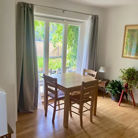 Haeuschen Mit Gartenblick Идштайн